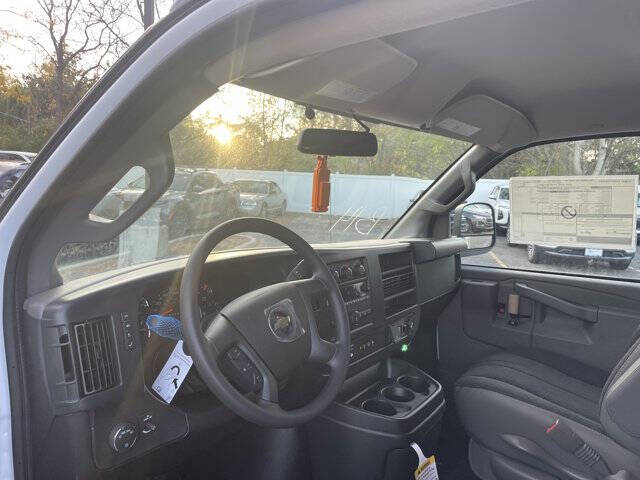 2025 Chevrolet Express 2500