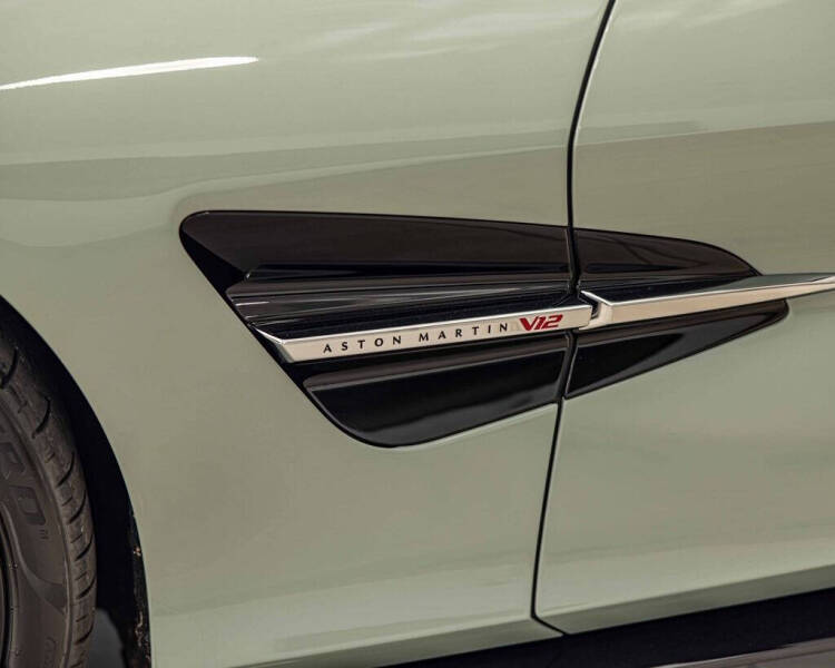 2026 Aston Martin Vanquish Volante
