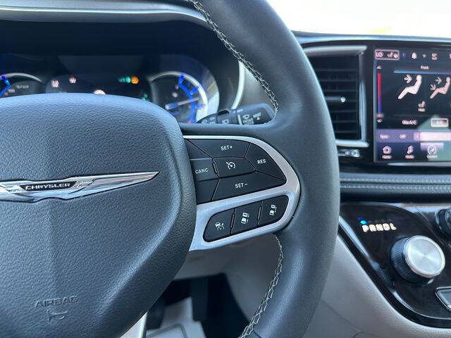 2024 Chrysler Pacifica Plug-In Hybrid Select