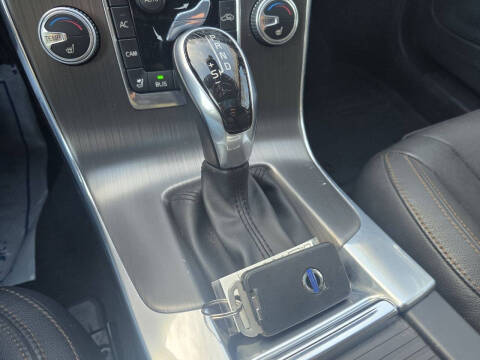 2016 Volvo V60 Cross Country T5