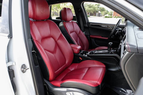 2023 Porsche Macan T