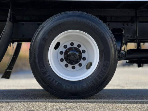 2018 Freightliner M2 106