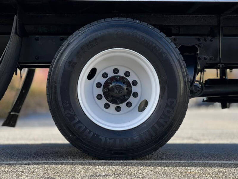 2018 Freightliner M2 106