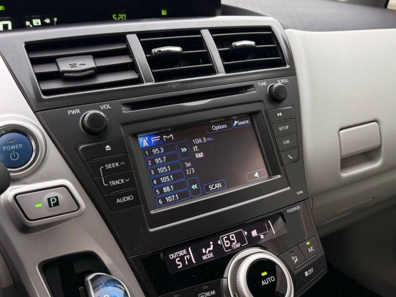 2014 Toyota Prius v Two