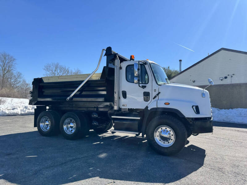 2016 Freightliner 114 SD