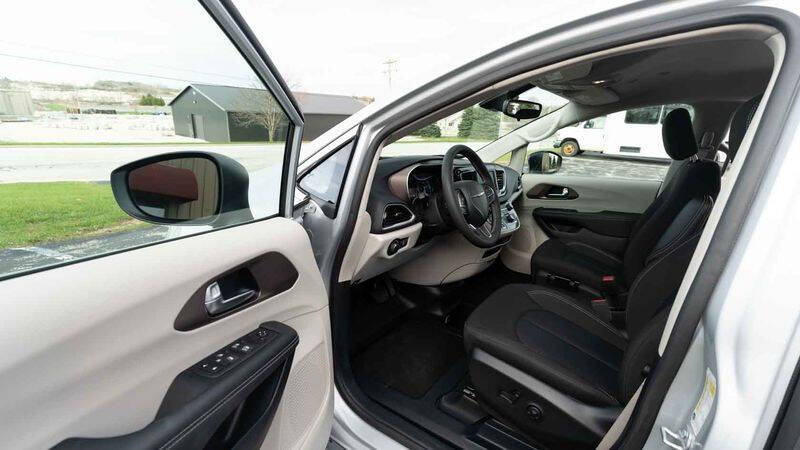 2024 Chrysler Voyager LX