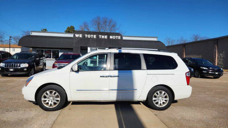 2010 Kia Sedona for sale at First Choice Auto Sales in Moline IL