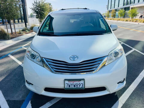 2017 Toyota Sienna XLE 8-Passenger