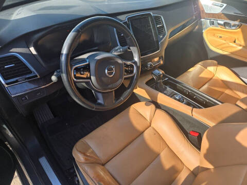 2017 Volvo XC90 T6 Momentum