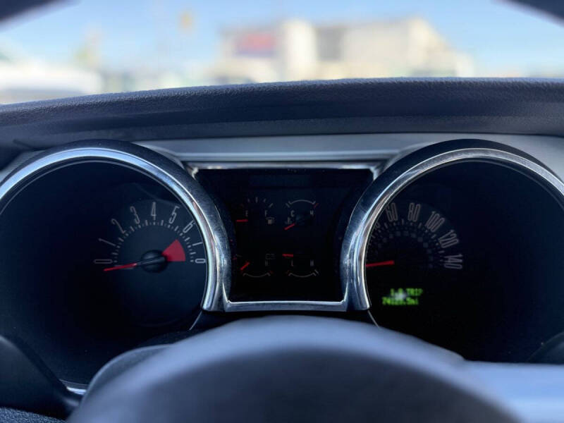 2005 Ford Mustang GT Deluxe