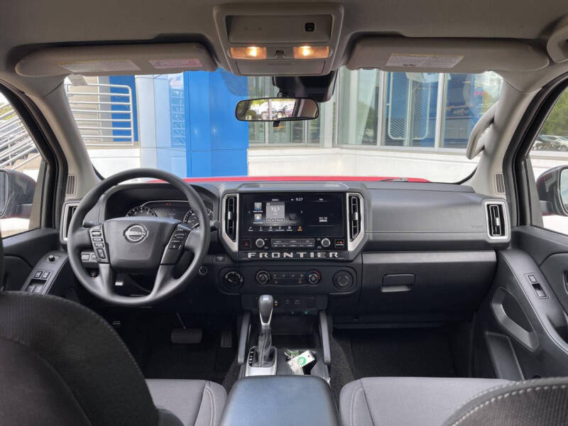 2025 Nissan Frontier SV