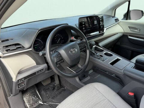 2024 Toyota Sienna LE 8-Passenger