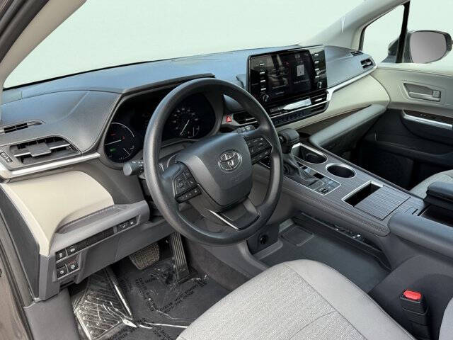 2024 Toyota Sienna LE 8-Passenger