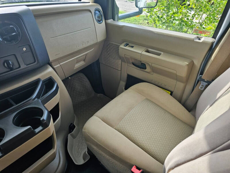 2015 FORD ECONOLINE E450 CLASS C THOR MAJESTIC 28A MOTORHOME