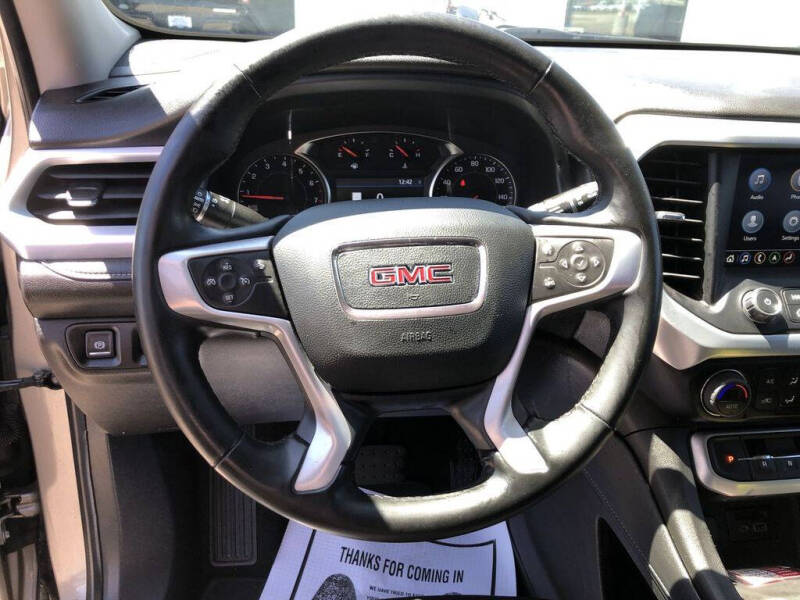 2023 GMC Acadia SLT