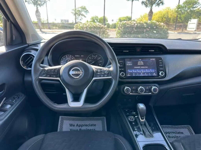 2023 Nissan Kicks SV