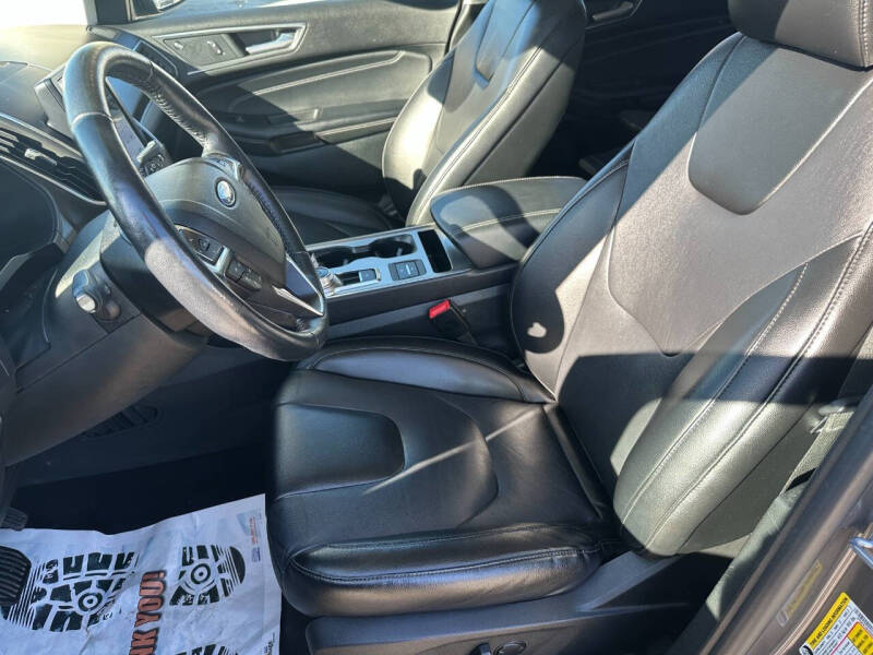 2022 Ford Edge Titanium