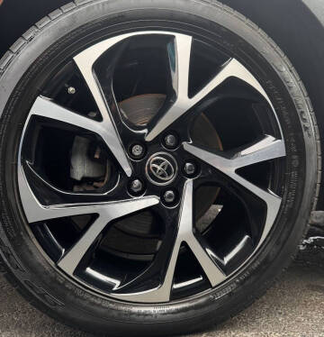 2022 Toyota C-HR XLE