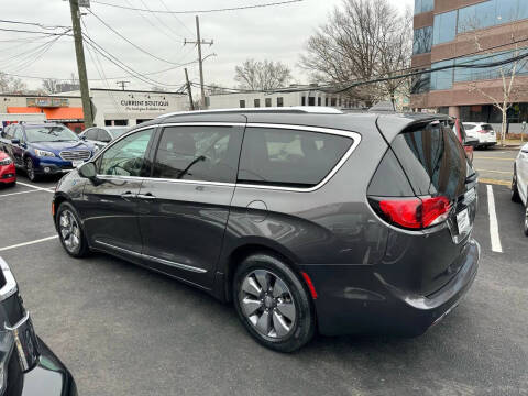 2018 Chrysler Pacifica Hybrid Limited