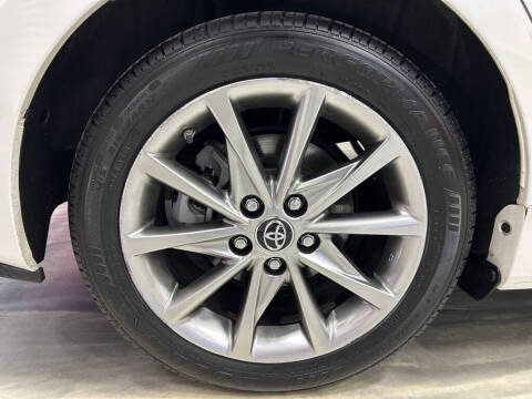 2016 Toyota Prius v Five