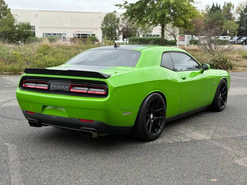 2017 Dodge Challenger 392 HEMI Scat Pack Shaker
