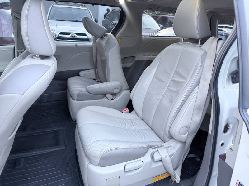 2011 Toyota Sienna Limited 7-Passenger
