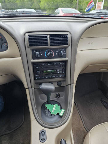 2002 Ford Mustang Deluxe