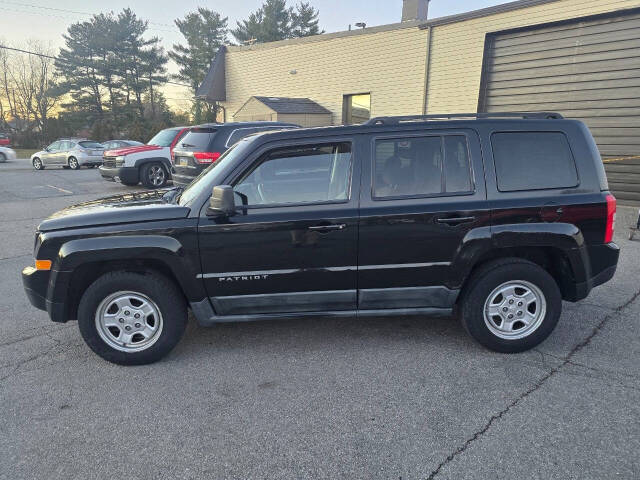 2011 Jeep Patriot for sale at QUEENSGATE AUTO SALES in York, PA