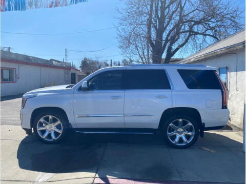 2016 Cadillac Escalade for sale at Dealers Choice Inc in Farmersville CA