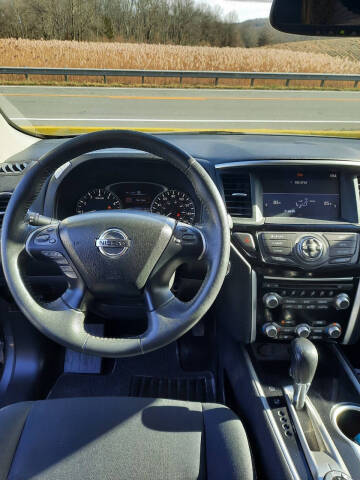 2017 Nissan Pathfinder SV