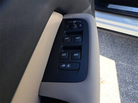 2026 Volvo XC60 T8 Plus