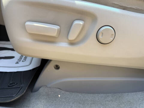 2012 Toyota Sienna LE 8-Passenger