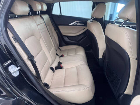 2017 Infiniti QX30 Premium