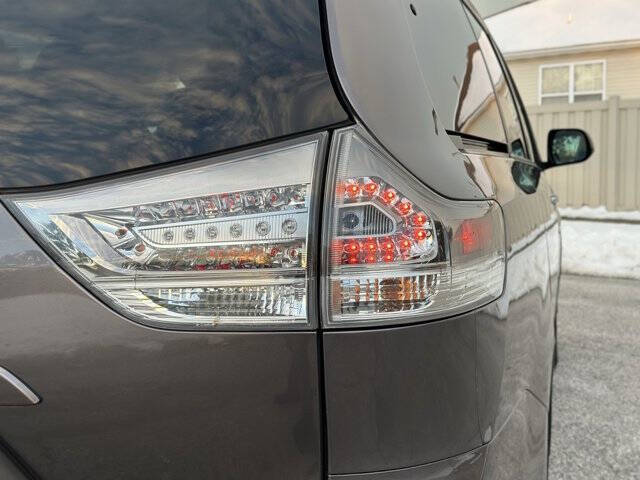 2013 Toyota Sienna SE 8-Passenger