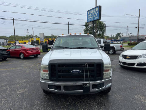 2008 Ford F-350 Super Duty for sale at TIGER AUTO SALES INC in Redford MI