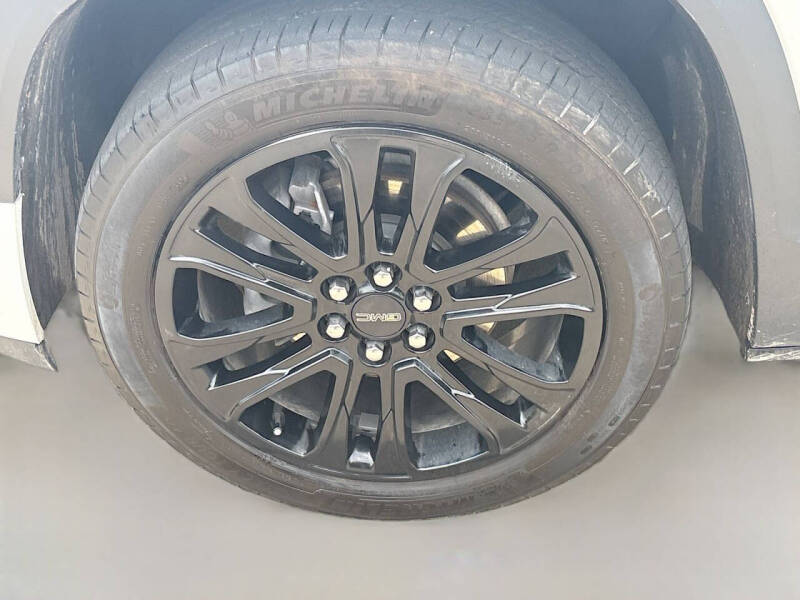 2023 GMC Acadia SLT
