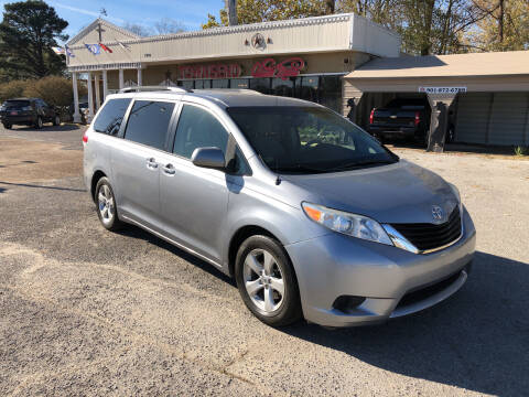 2014 Toyota Sienna for sale at Townsend Auto Mart in Millington TN