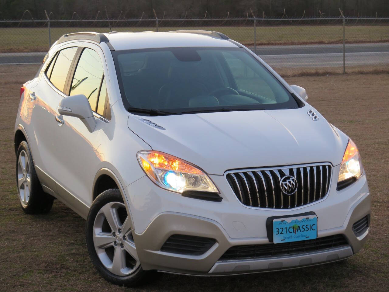 White 2016 Buick Encore Base Base 4dr Crossover 1