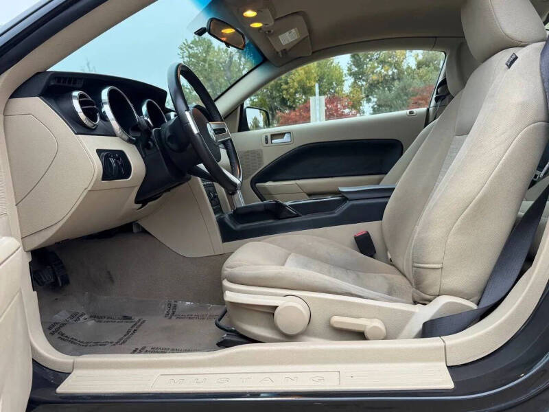 2009 Ford Mustang V6 Deluxe