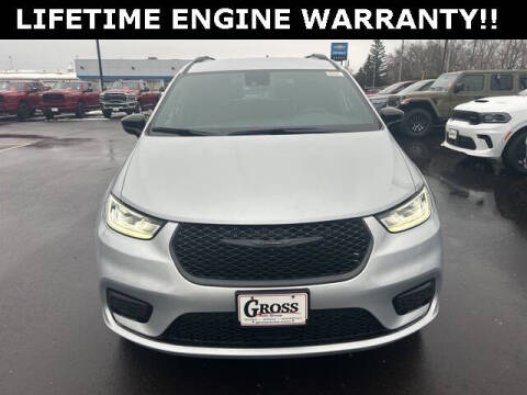 2026 Chrysler Pacifica Select