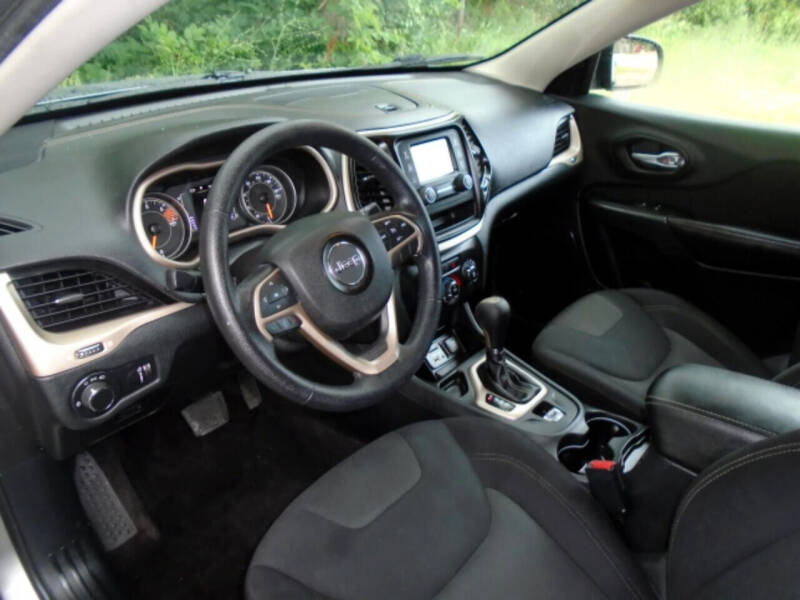 2016 Jeep Cherokee Sport