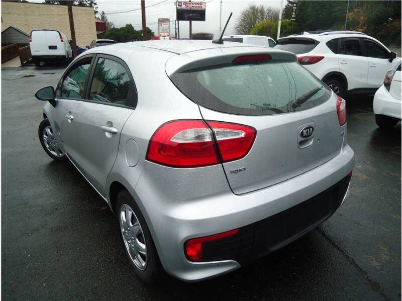 2016 Kia Rio 5-Door LX