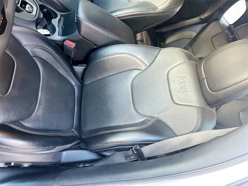 2023 Jeep Cherokee Altitude Lux