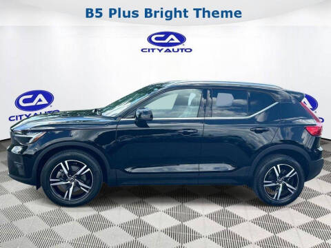 2023 Volvo XC40 B5 Plus Bright Theme
