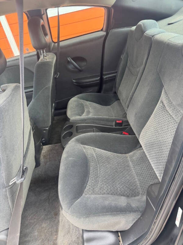 2004 Saturn Ion 3
