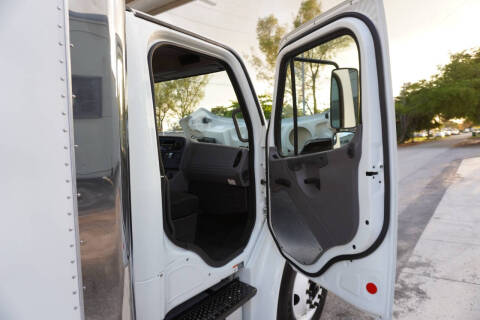 2018 Freightliner M2 106