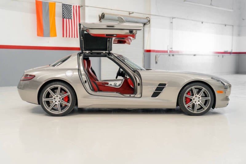 2012 Mercedes-Benz SLS AMG null photo 7