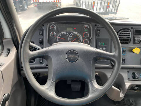 2015 Freightliner M2 106