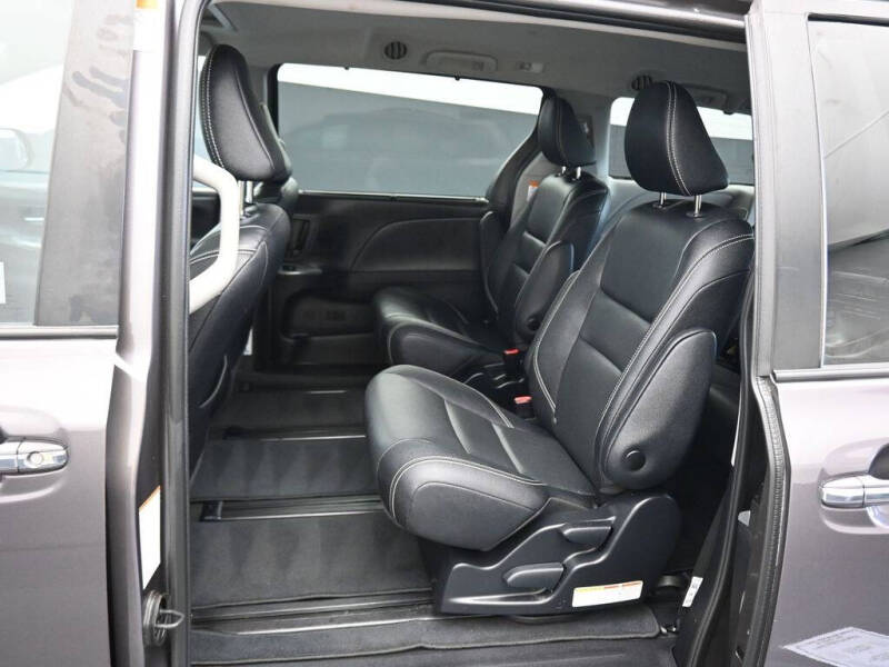 2020 Toyota Sienna SE Premium 7-Passenger