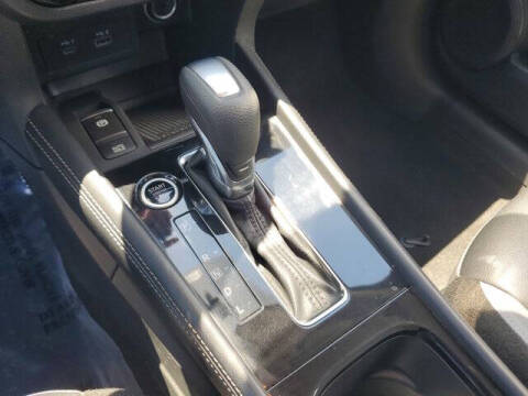 2022 Nissan Kicks SR